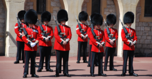 Top-10-Free-Things-To-Do-in-London-You-Never-Knew-changing-guard.png